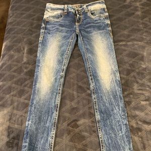 Light washed skinny jeans! Buckle black